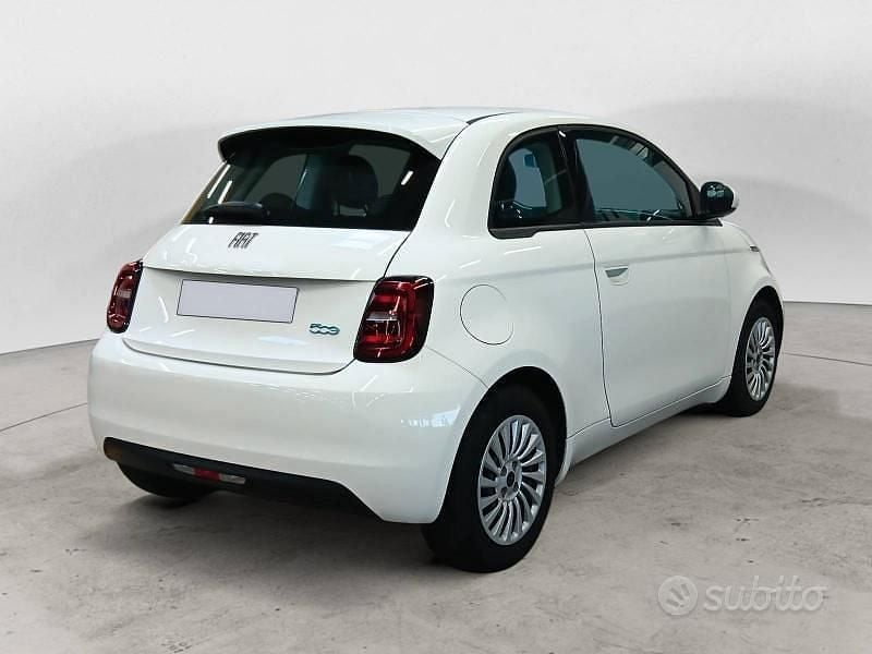 Usata Fiat 500e Action 69 kW (95 CV) 2022 Bianco Berlina