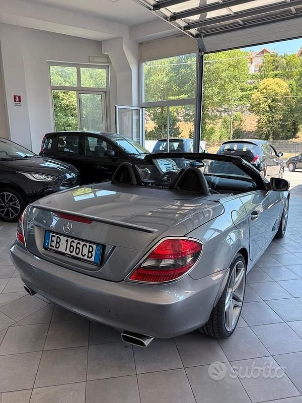 Usata Mercedes SLK200 184 CV (135 kW) 2010 Argento Cabrio