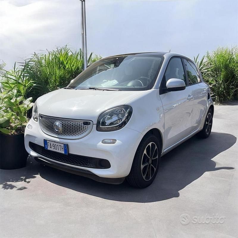 Bianco Usata 2015 Smart ForFour Utilitaria | 9900 € - Immagine 1/4