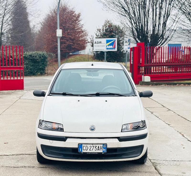 Usata Fiat Punto Emotion 80 CV (58 kW) 2003 Bianco Berlina