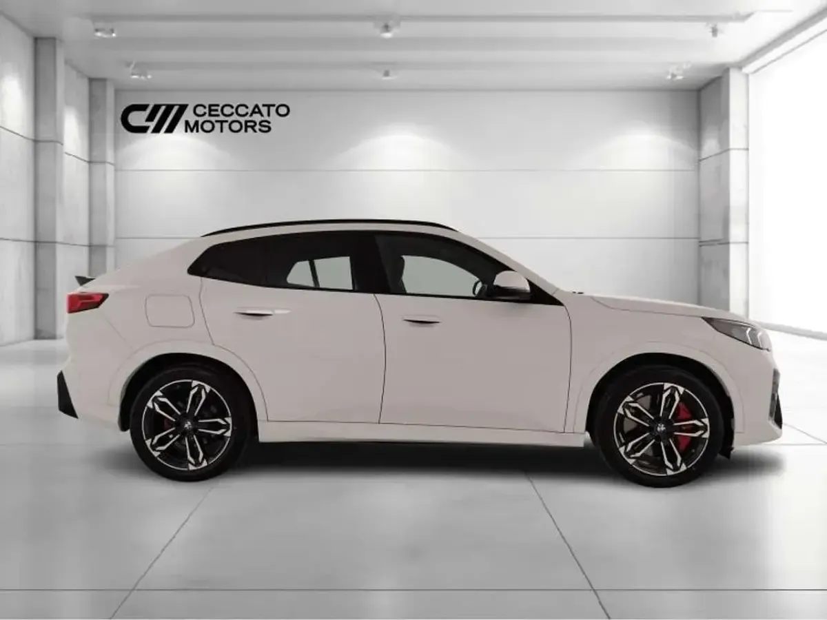 Usata BMW iX2 M Sport 230 kW (313 CV) 2025 Bianco SUV