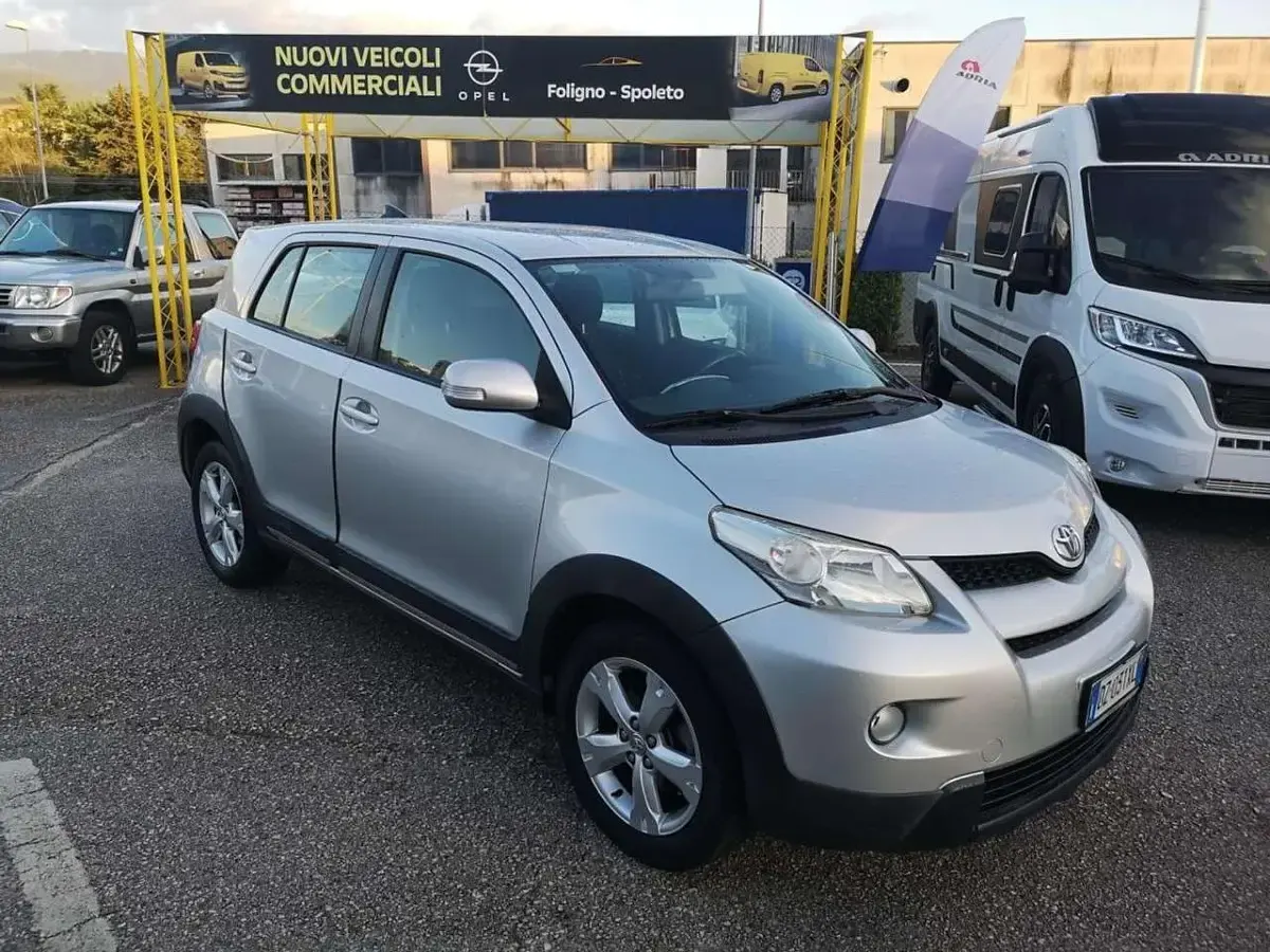 Usata Toyota Urban Cruiser 90 CV (66 kW) 2009 Argento SUV