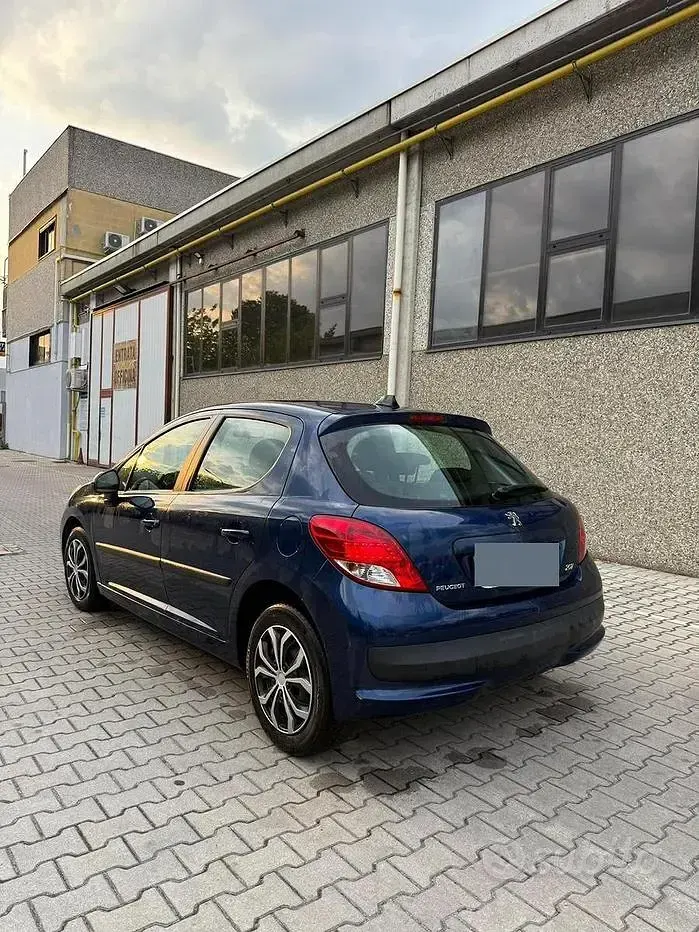 Usata Peugeot 207 73 CV (53 kW) 2011 Bluazzurro Berlina