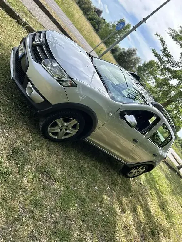 Usata Dacia Sandero Lauréate 90 CV (66 kW) 2013 Grigio Berlina