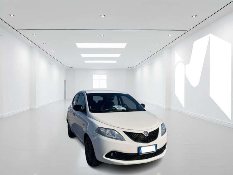 Usata Lancia Ypsilon Silver 69 CV (50 kW) 2020 Bianco Utilitaria