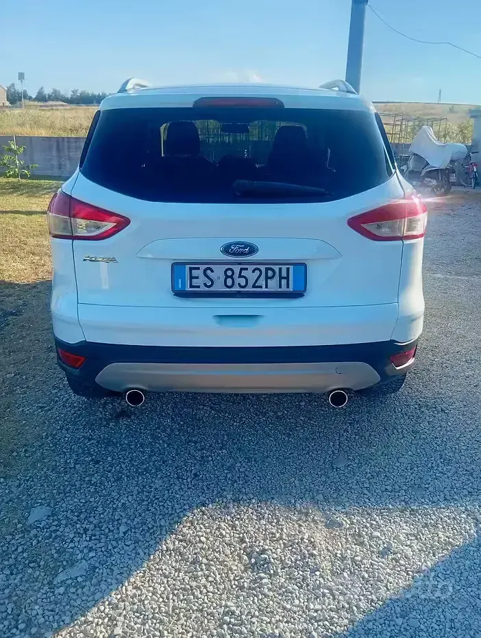 Usata Ford Kuga 140 CV (102 kW) 2013 Bianco SUV