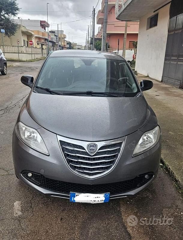 Grigio Usata 2013 Lancia Ypsilon Due volumi | 4300 € (Buon prezzo) - Immagine 1/4