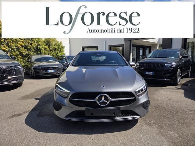 Usata Mercedes A180 Advanced 116 CV (85 kW) 2024 Grigio scuro metallizzato Berlina
