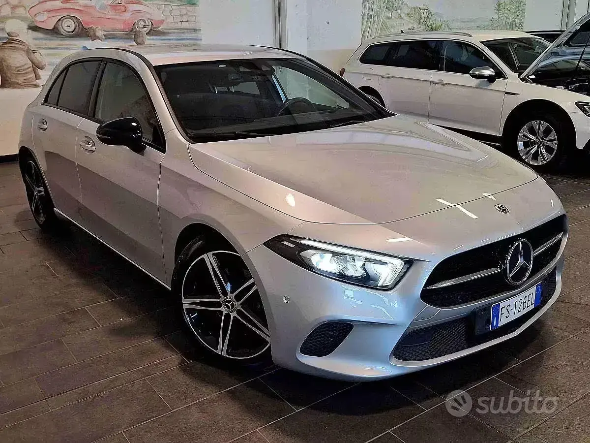 Usata Mercedes A180 116 CV (85 kW) 2018 Argento Berlina
