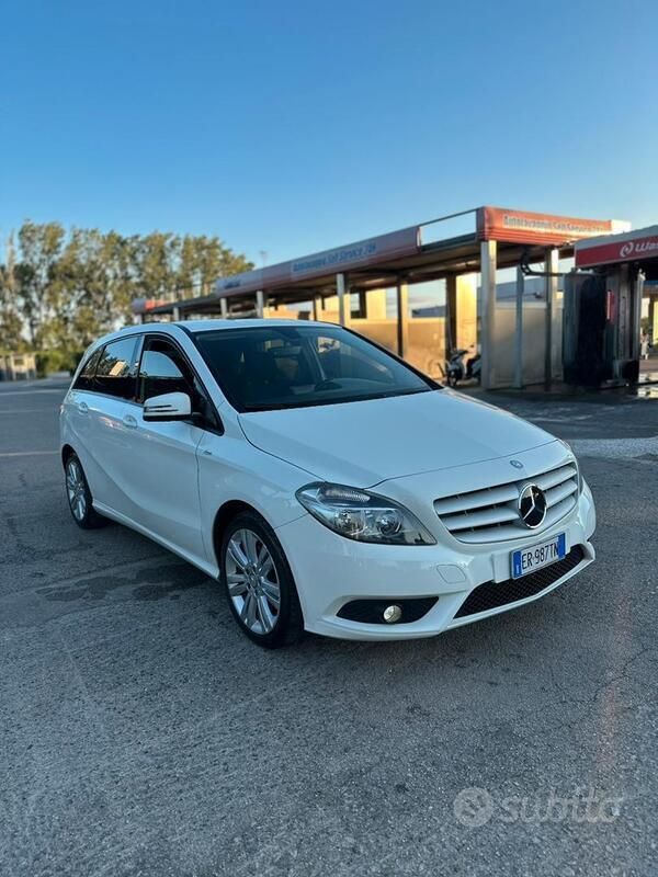 Usata Mercedes B200 156 CV (114 kW) 2013 Bianco Monovolume