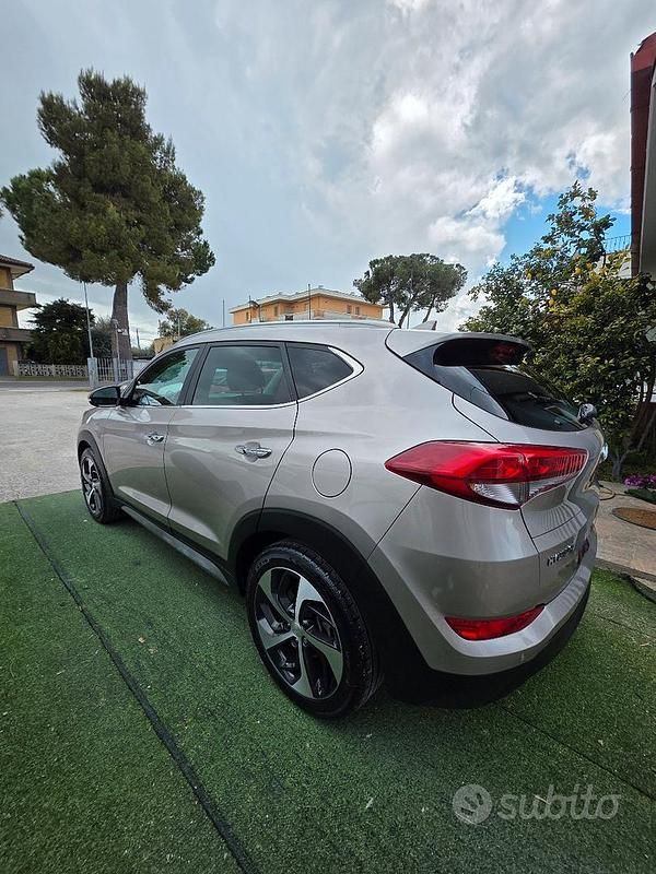 Usata Hyundai Tucson Edition 141 CV (103 kW) 2017 Grigio SUV