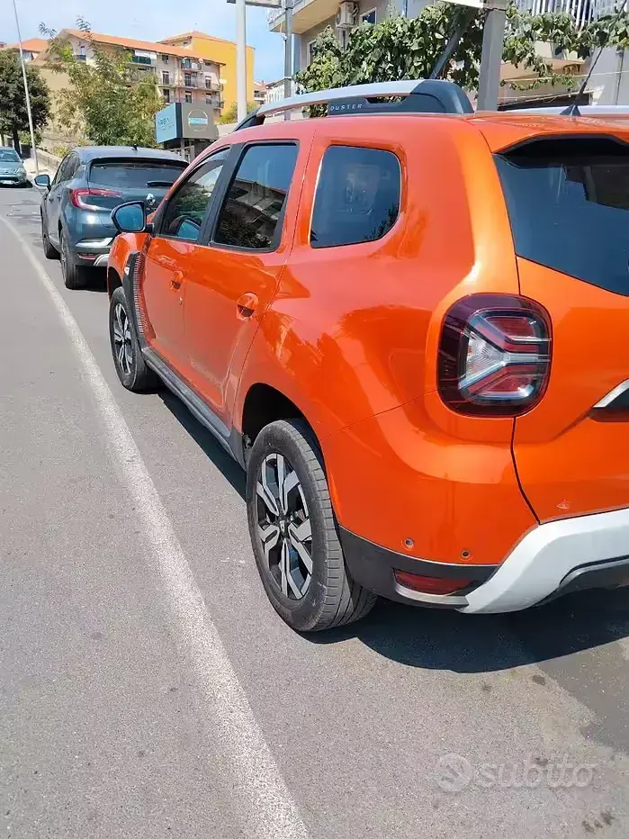Usata Dacia Duster 101 CV (74 kW) 2022 Arancione SUV