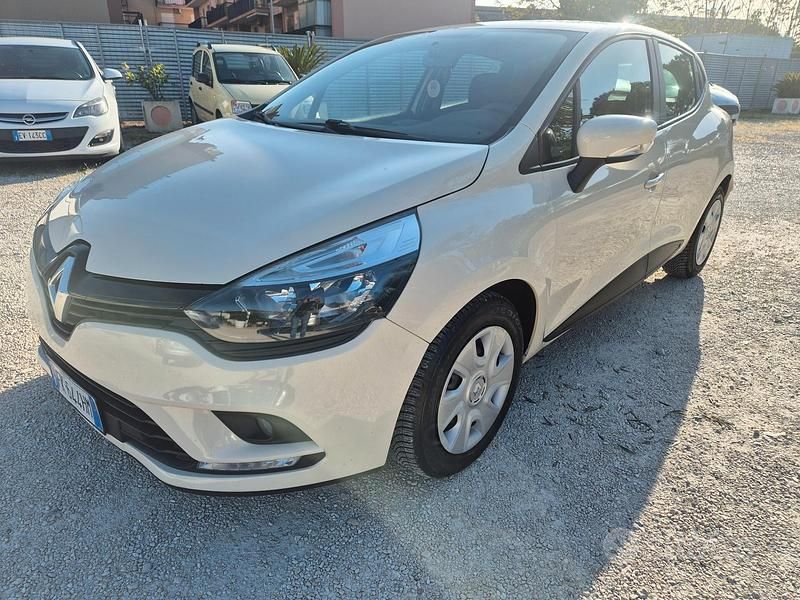 Usata Renault Clio IV Zen 75 CV (55 kW) 2017 Beige Berlina