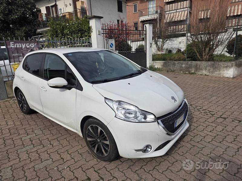 Usata Peugeot 208 Access 68 CV (50 kW) 2014 Bianco Utilitaria