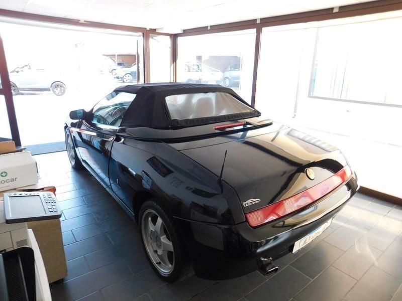 Usata Alfa Romeo Spider 155 CV (114 kW) 1998 Nero Cabrio