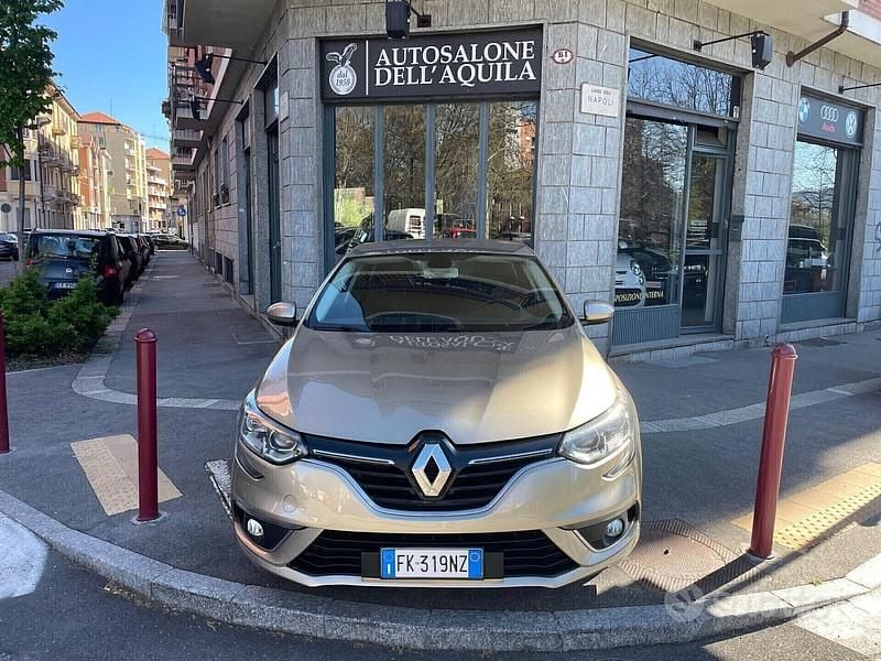 Beige Usata 2017 Renault Mégane IV Tre volumi | 11.900 € (Ottimo prezzo) - Immagine 1/4