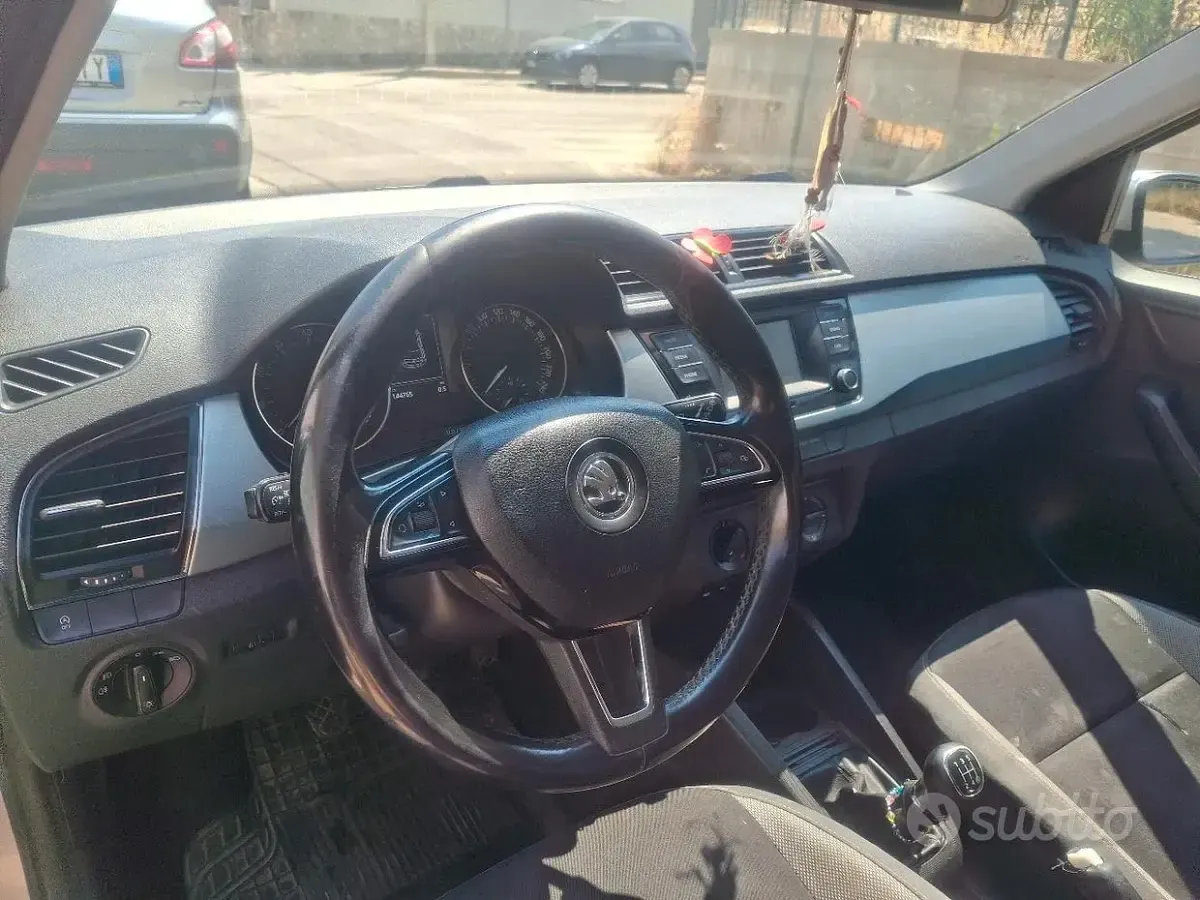 Usata Skoda Fabia 75 CV (55 kW) 2015 Grigio Berlina
