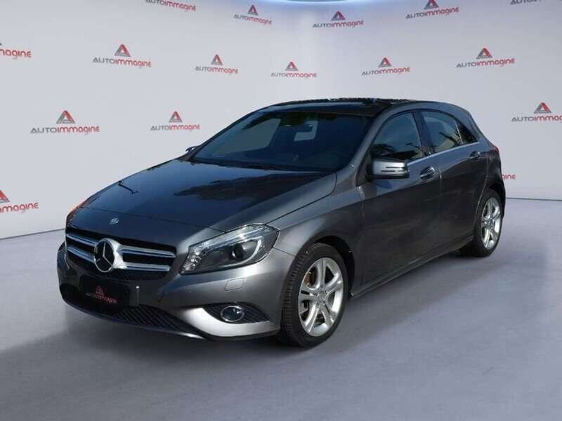 Usata Mercedes A180 109 CV (80 kW) 2015 Grigio Berlina