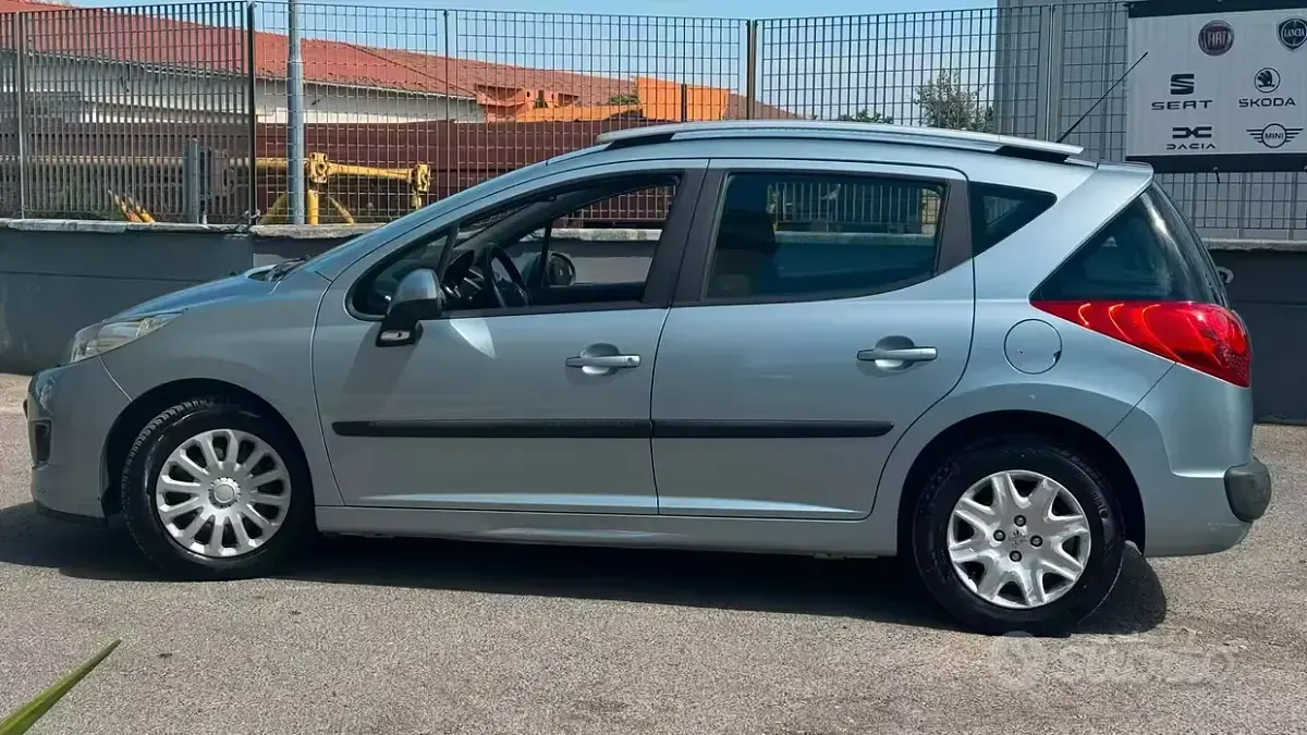 Usata Peugeot 207 Sport 73 CV (53 kW) 2010 Grigio Station wagon
