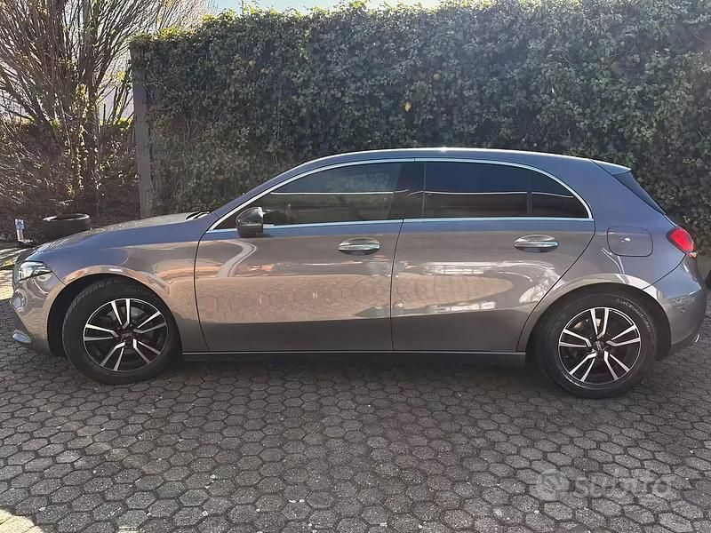 Usata Mercedes A180 116 CV (85 kW) 2018 Grigio Berlina