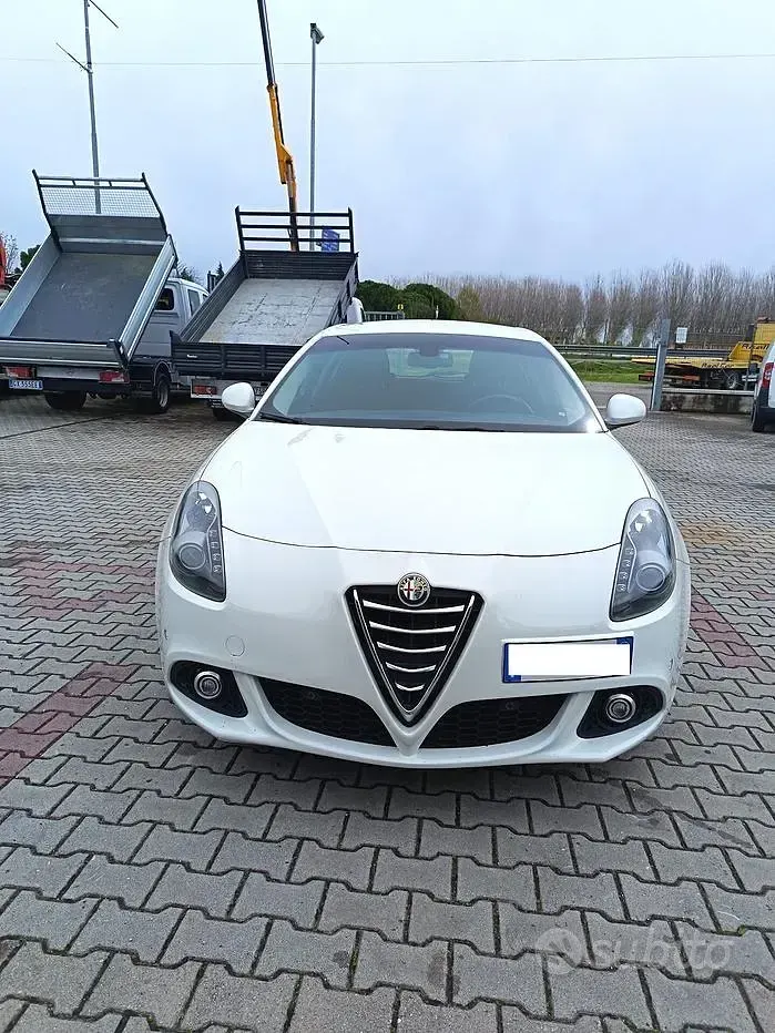 Usata Alfa Romeo Giulietta Business 120 CV (88 kW) 2016 Bianco Utilitaria
