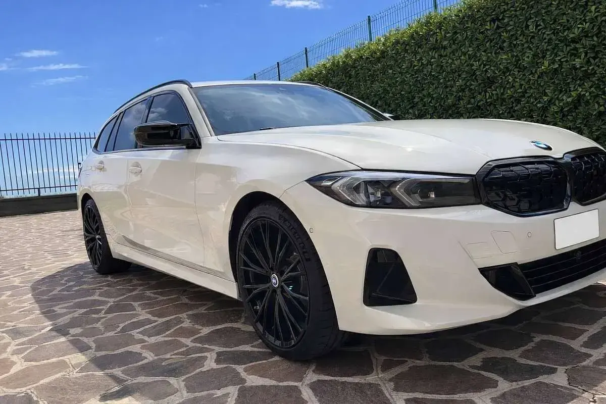 Usata BMW 318 Sport Line 156 CV (114 kW) 2023 Bianco Station wagon