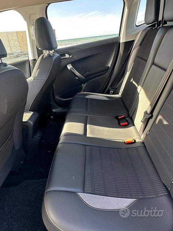 Usata Peugeot 2008 Allure 120 CV (88 kW) 2018 Bianco SUV