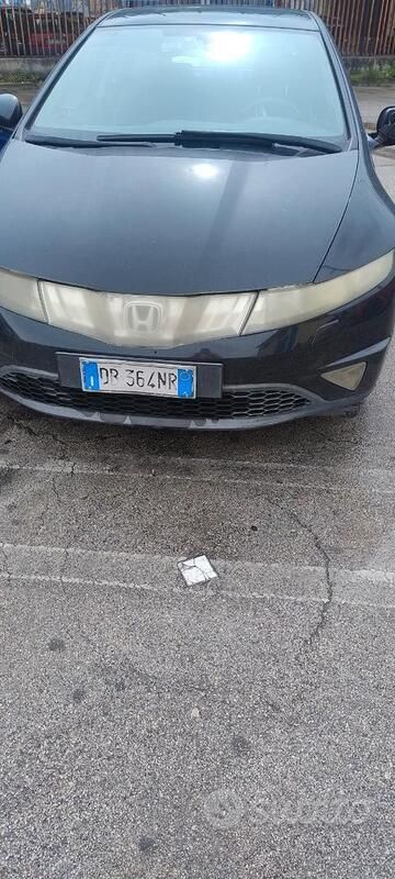 Nero Usata 2006 Honda Civic Tre volumi | 2700 € (Buon prezzo) - Immagine 1/4