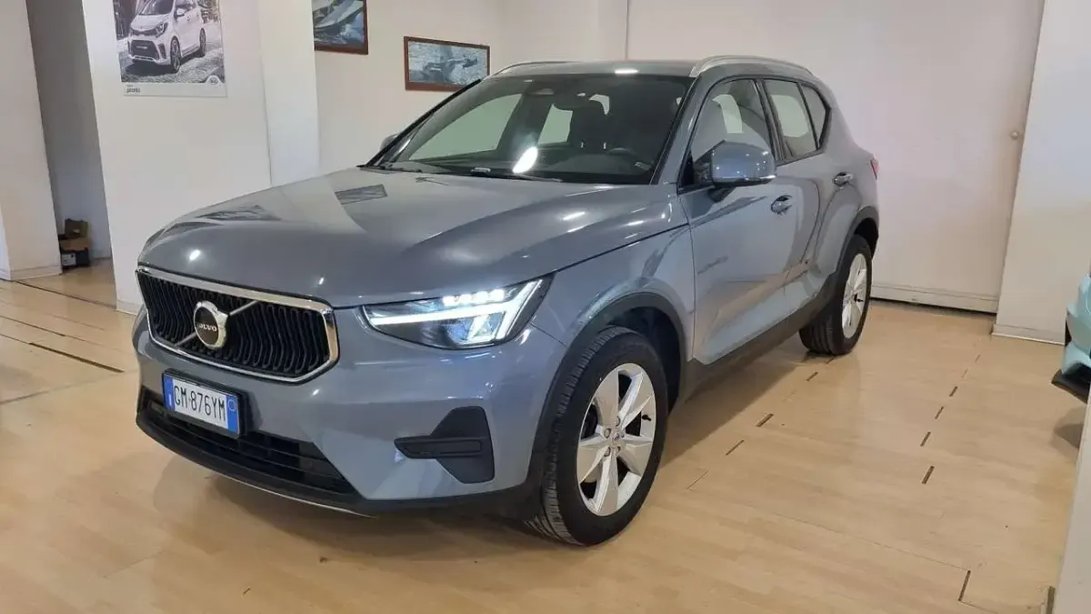 Usata Volvo XC40 Core 163 CV (119 kW) 2023 Grigio SUV