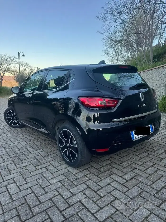 Occasion Renault Clio IV Black Edition 90 PK (66 kW) 2016 Zwart Sedan