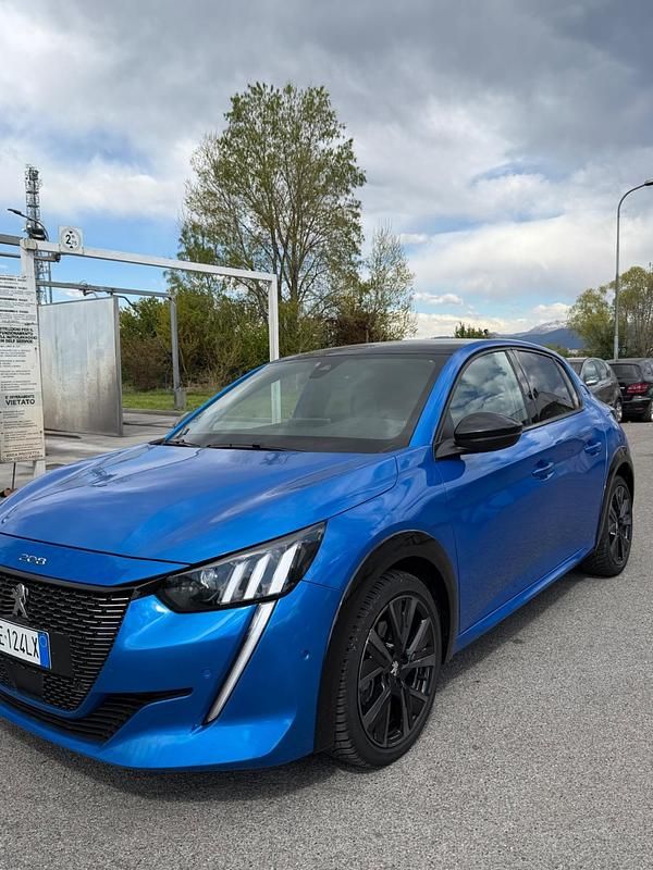 Usata Peugeot 208 GT 130 CV (95 kW) 2021 Blu Utilitaria