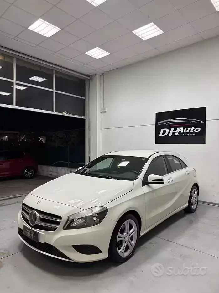 Usata Mercedes A180 Premium 122 CV (89 kW) 2014 Bianco Utilitaria
