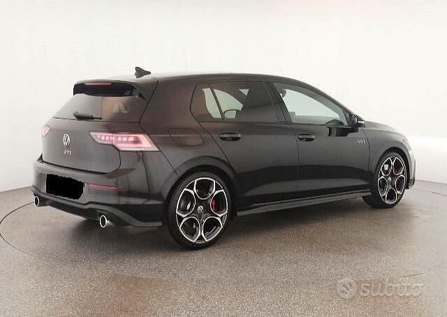 Usata VW Golf VIII GTI 333 CV (244 kW) 2024 Nero Berlina