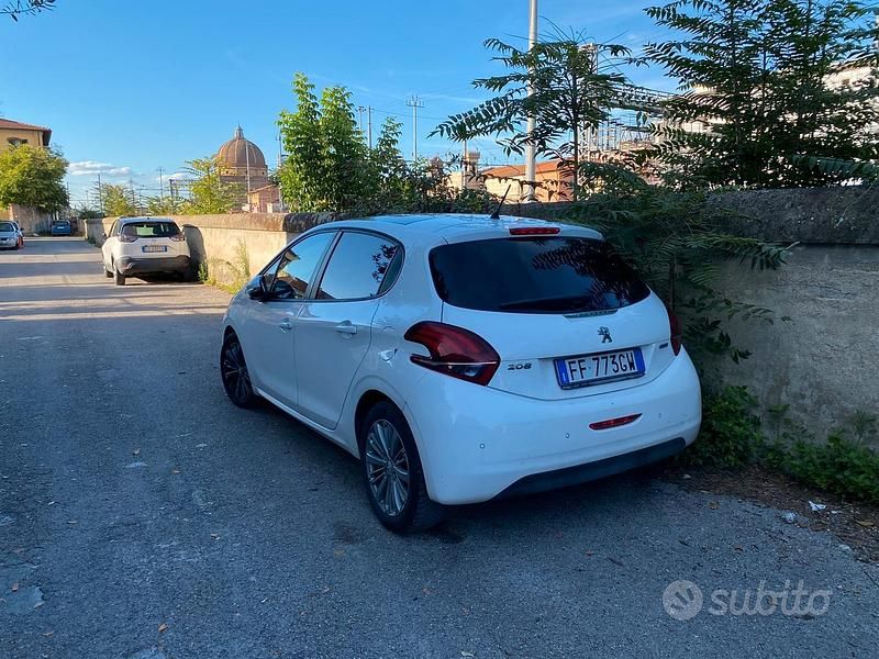 Usata Peugeot 208 82 CV (60 kW) 2016 Bianco Utilitaria