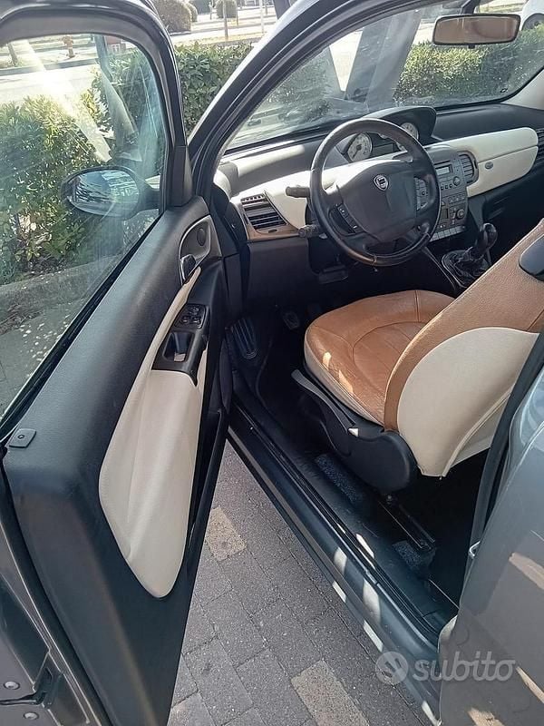 Usata Lancia Ypsilon 70 CV (51 kW) 2005 Utilitaria