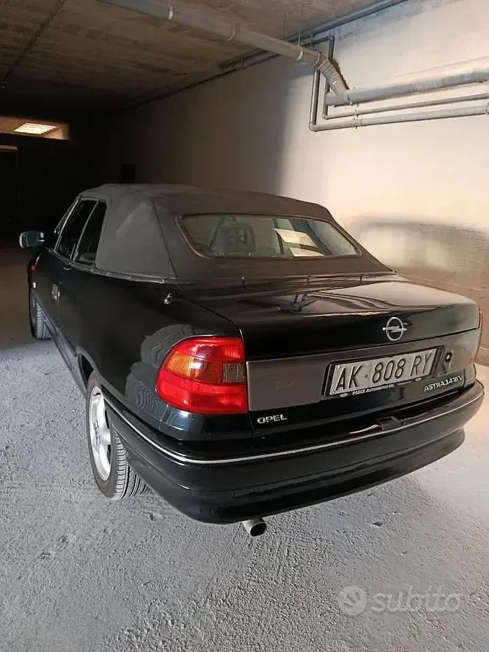 Usata Opel Astra Cabriolet 90 CV (66 kW) 1996 Cabrio