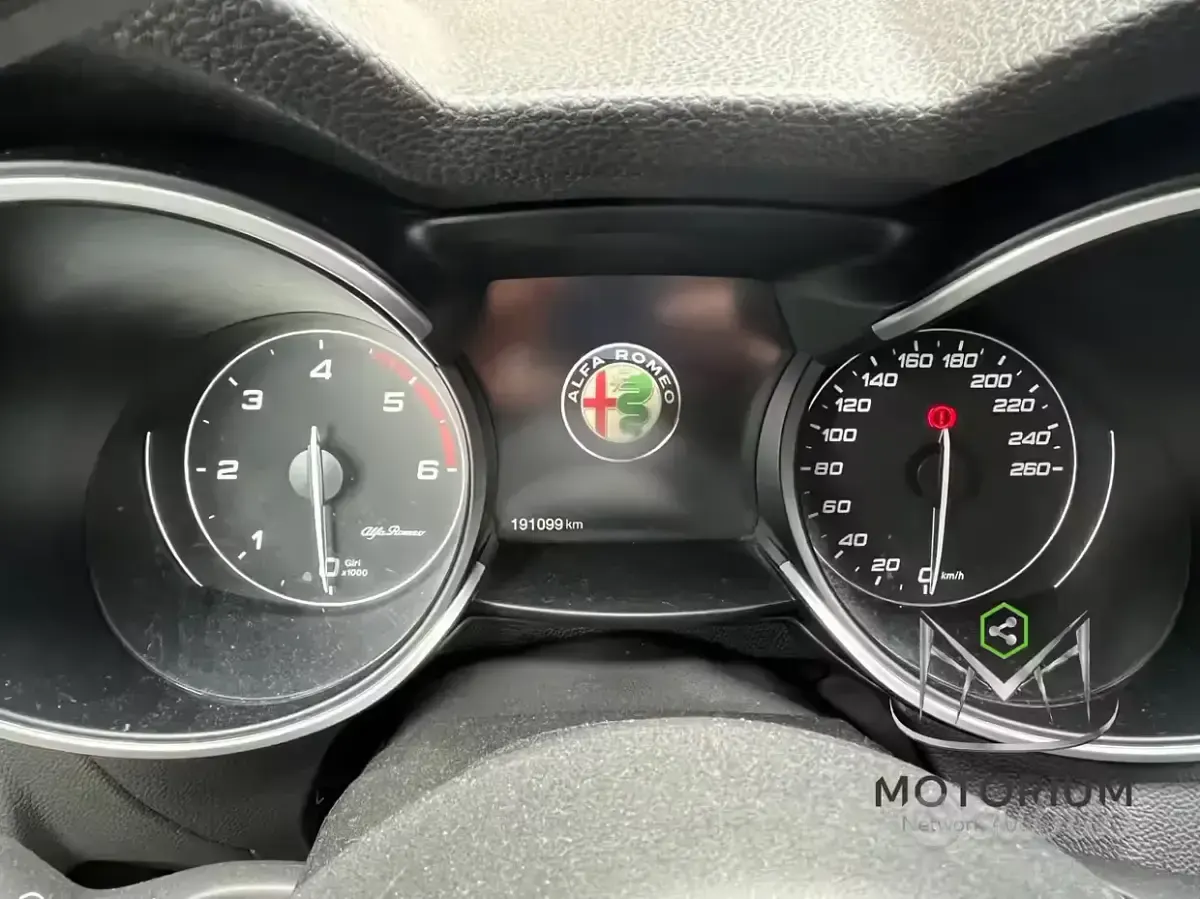 Usata Alfa Romeo Stelvio Executive 209 CV (153 kW) 2017 Grigio SUV