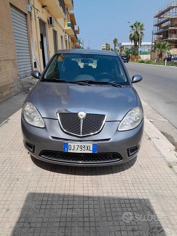 Usata Lancia Ypsilon 60 CV (44 kW) 2007 Grigio Utilitaria