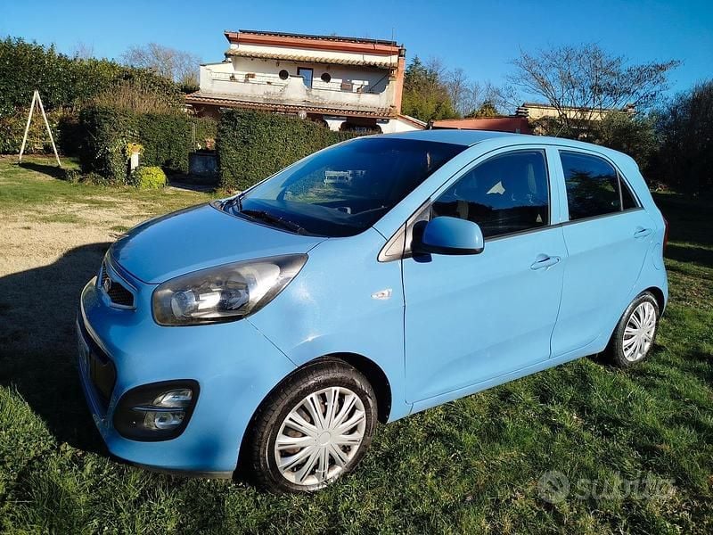 Usata Kia Picanto 67 CV (49 kW) 2014 Blu Utilitaria