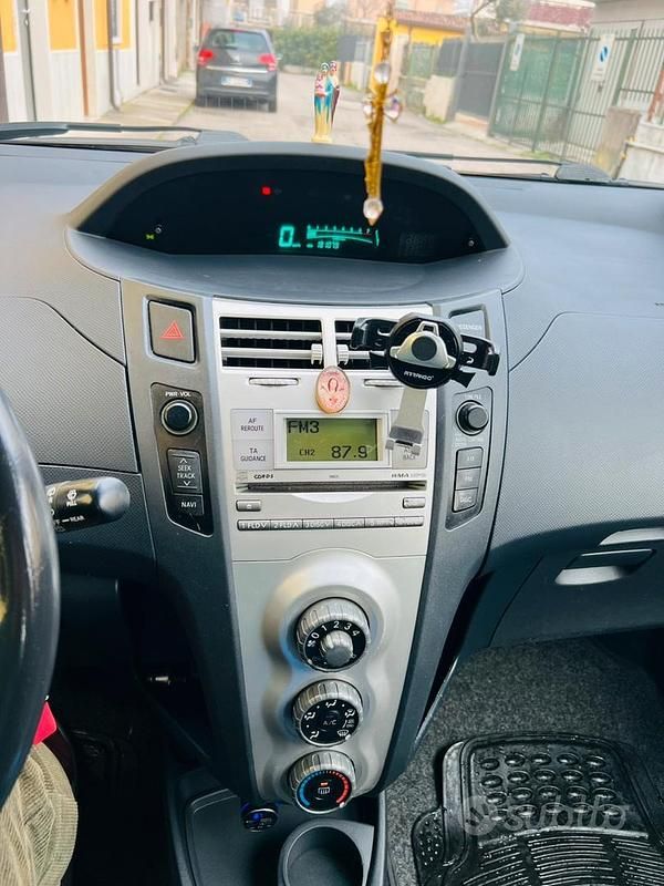 Usata Toyota Yaris Sol 65 CV (47 kW) 2006 Blu Berlina