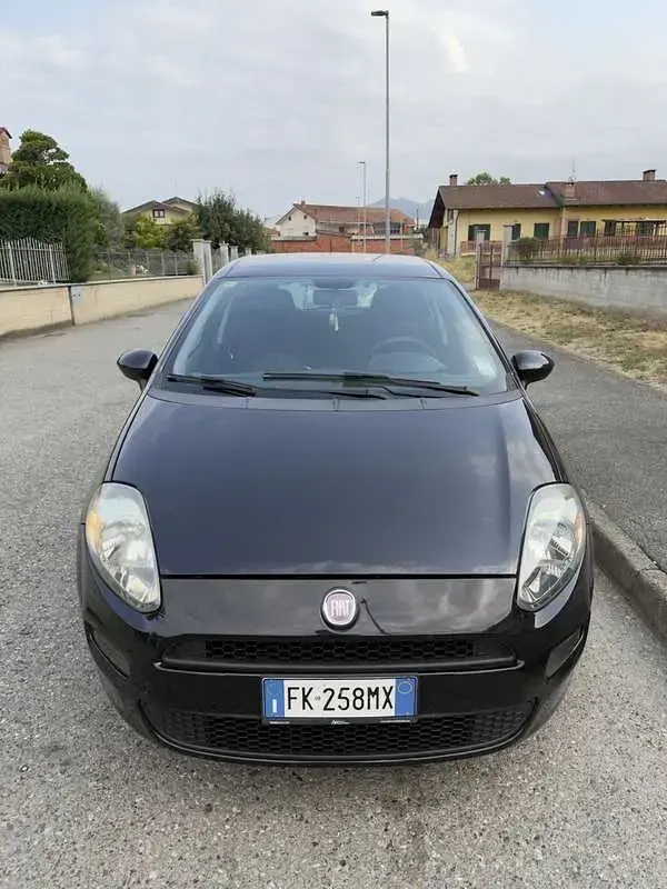 Usata Fiat Punto Lounge 95 CV (69 kW) 2017 Utilitaria