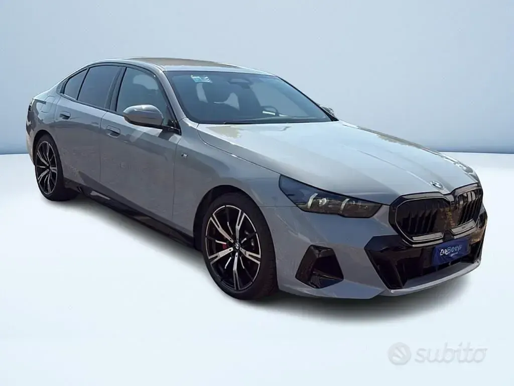 Usata BMW 520 M Sport 197 CV (144 kW) 2025 Grigio metallizzato Berlina