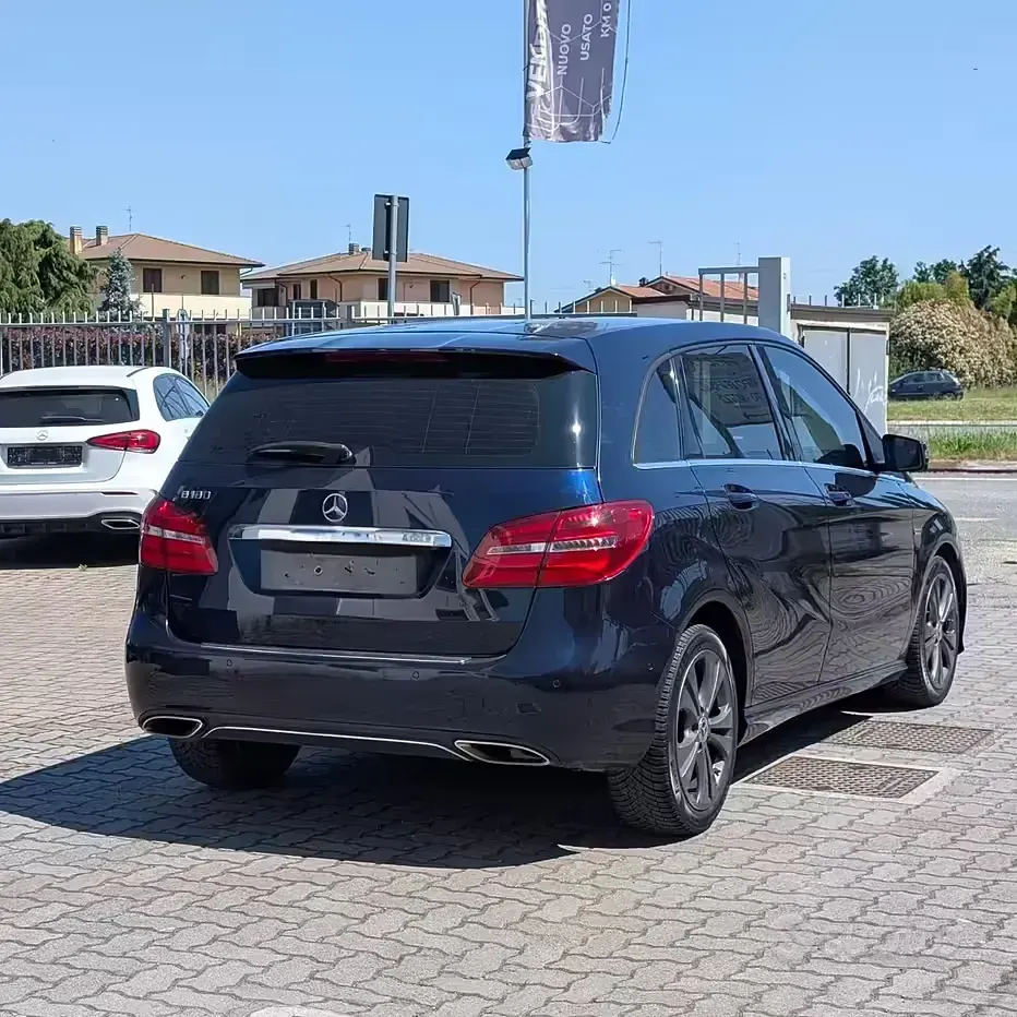 Usata Mercedes B180 Premium 122 CV (89 kW) 2018 Blu Utilitaria