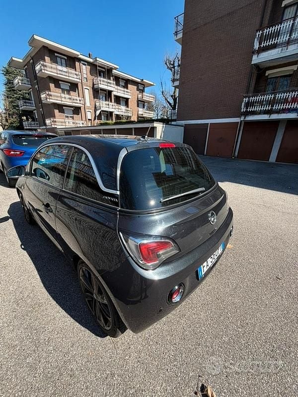 Usata Opel Adam Rocks Rocks 70 CV (51 kW) 2015 Nero Utilitaria
