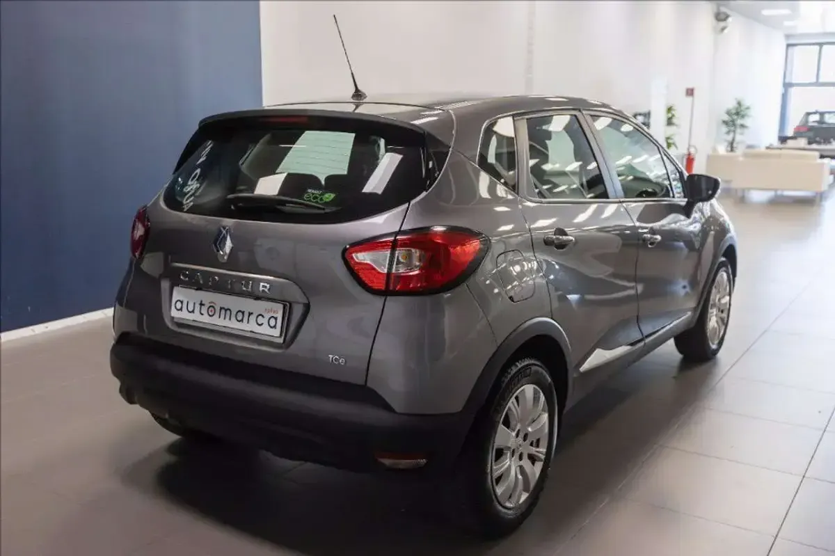 Usata Renault Captur 90 CV (66 kW) 2014 Grigio metallizzato SUV