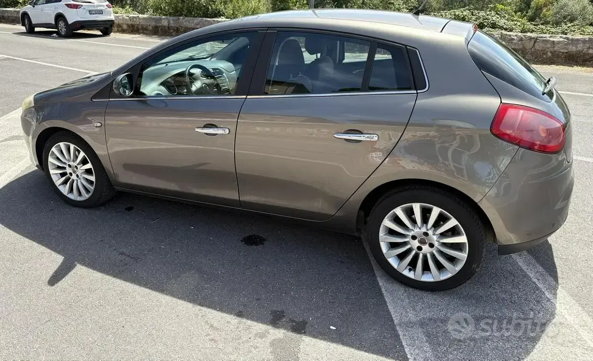 Usata Fiat Bravo 120 CV (88 kW) 2008 Marrone Utilitaria