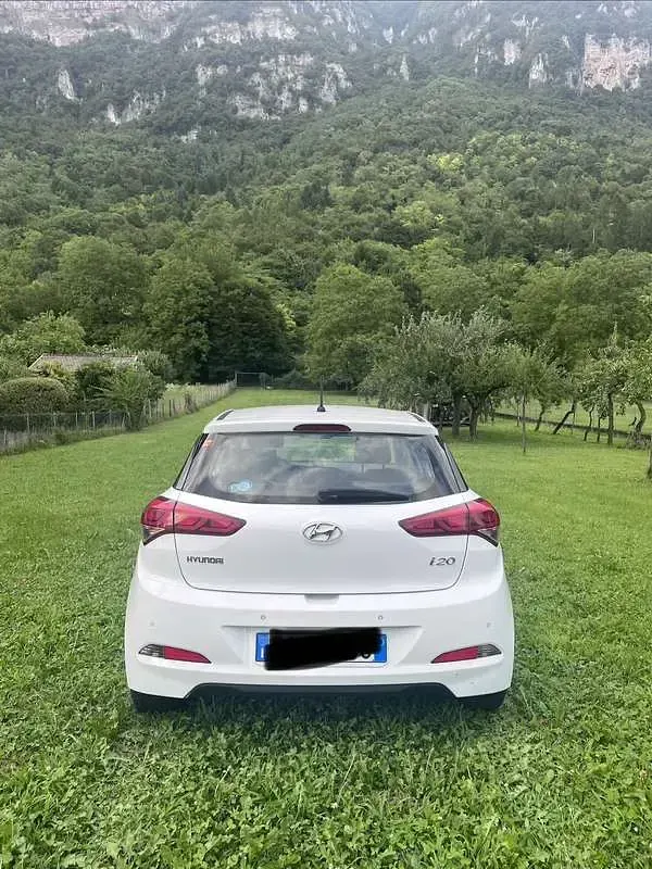 Usata Hyundai i20 Active 85 CV (62 kW) 2016 Bianco Utilitaria