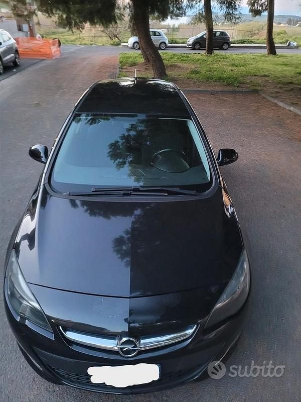Usata Opel Astra 110 CV (80 kW) 2013 Nero Berlina