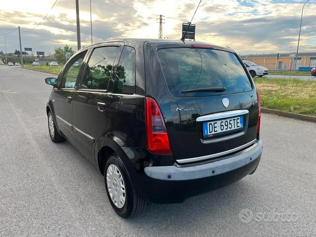 Usata Lancia Musa 77 CV (56 kW) 2007 Nero Monovolume