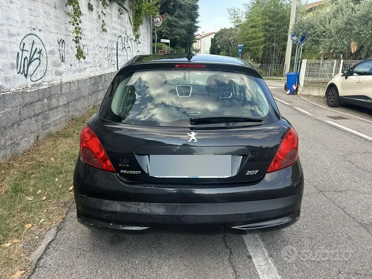 Usata Peugeot 207 68 CV (50 kW) 2008 Nero Berlina